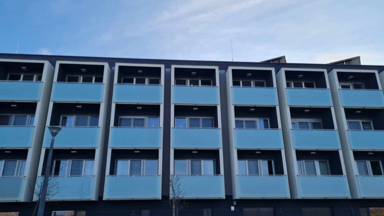 Modernizáció az OTP hotelében: energiatakarékos nyílászárók